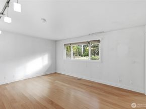 6006 105th Ave NE, Kirkland WA 98033