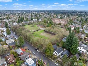 4616 Meridian Avenue N, Seattle WA 98103