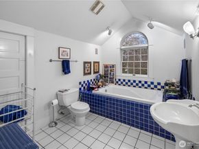 4616 Meridian Avenue N, Seattle WA 98103