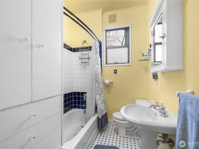 4616 Meridian Avenue N, Seattle WA 98103