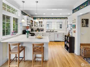 4616 Meridian Avenue N, Seattle WA 98103