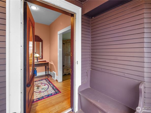 4616 Meridian Avenue N, Seattle WA 98103