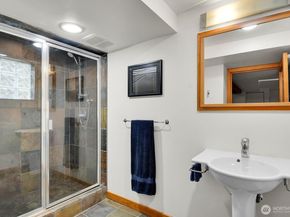 4738 35th Avenue NE, Seattle WA 98105