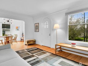 4738 35th Avenue NE, Seattle WA 98105