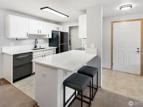 11915 Roseberg Avenue S 309, Seattle WA 98168