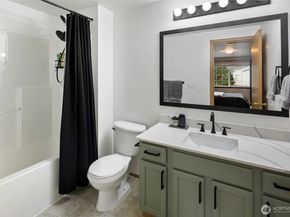 11915 Roseberg Avenue S 309, Seattle WA 98168