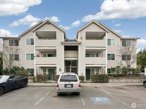 11915 Roseberg Avenue S 309, Seattle WA 98168