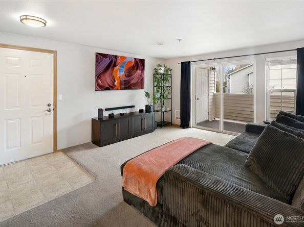 11915 Roseberg Avenue S 309, Seattle WA 98168