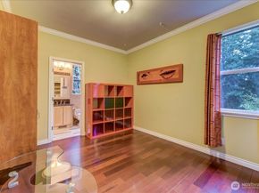 2462 172 Avenue NE, Redmond WA 98052