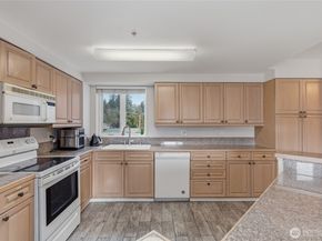 15020 Bothell Way NE 406, Lake Forest Park WA 98155