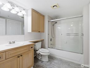 15020 Bothell Way NE 406, Lake Forest Park WA 98155