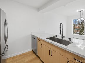 3233 NE 12th Street 201, Renton WA 98056