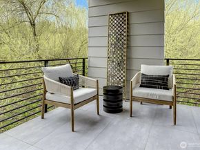 417 102nd Avenue SE, Bellevue WA 98004