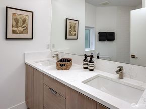 417 102nd Avenue SE, Bellevue WA 98004