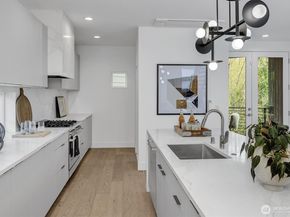 417 102nd Avenue SE, Bellevue WA 98004