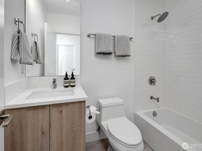 417 102nd Avenue SE, Bellevue WA 98004