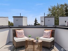 9518 Interlake Avenue N, Seattle WA 98103