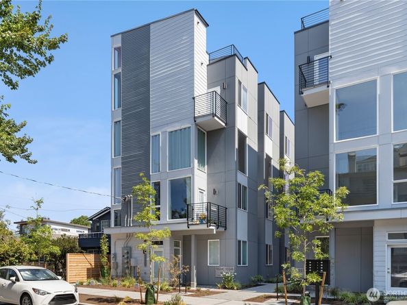 9518 Interlake Avenue N, Seattle WA 98103