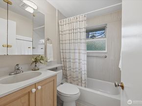 1312 N 171st Street, Shoreline WA 98133