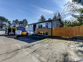 11242 A Fremont Avenue N, Seattle WA 98133