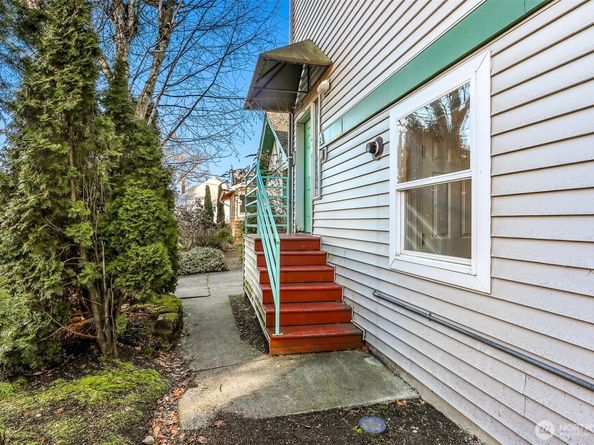 407 N 49th Street A, Seattle WA 98103
