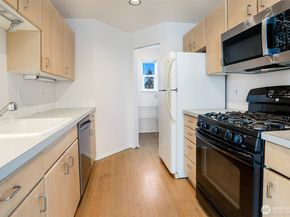 407 N 49th Street A, Seattle WA 98103