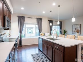 10378 157th Place NE 101, Redmond WA 98052