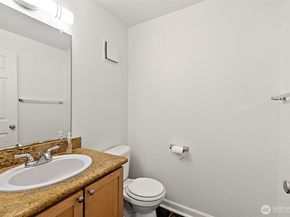 1215 S 237th Lane 1308, Des Moines WA 98198