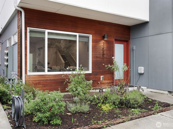 3660 Courtland Place S, Seattle WA 98144