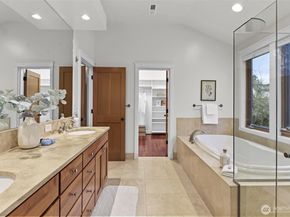 3710 NE 41st Street, Seattle WA 98105