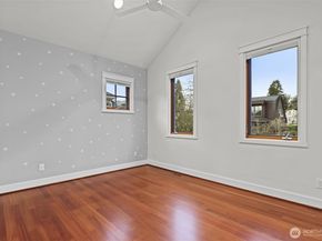 3710 NE 41st Street, Seattle WA 98105