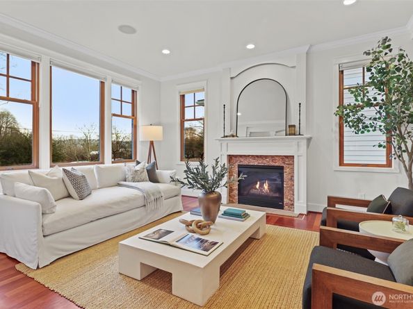 3710 NE 41st Street, Seattle WA 98105