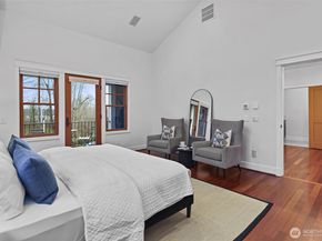 3710 NE 41st Street, Seattle WA 98105