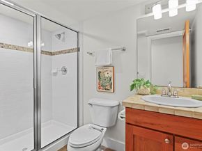 3710 NE 41st Street, Seattle WA 98105