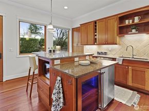 3710 NE 41st Street, Seattle WA 98105