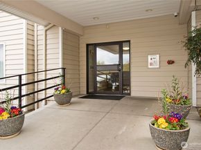 5021 Ripley Lane N 102, Renton WA 98056