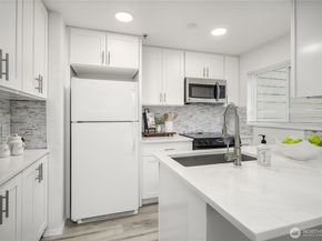 12602 109th Court NE G201, Kirkland WA 98034