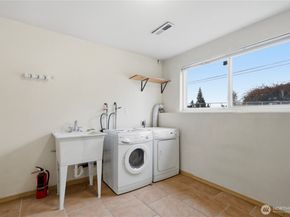 23114 110th Avenue SE, Kent WA 98031