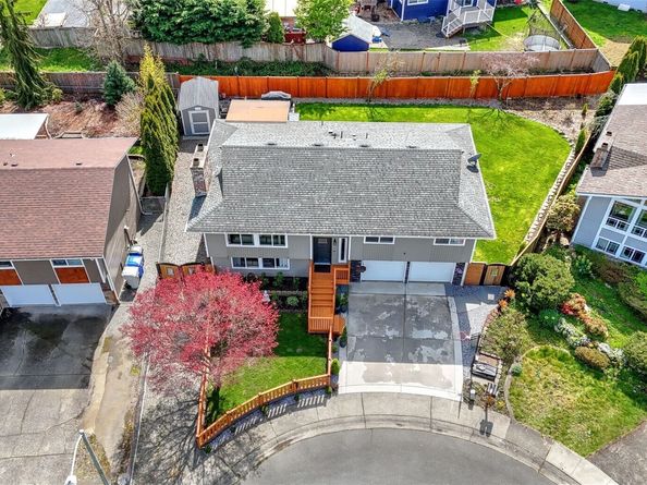 950 Anacortes Court NE, Renton WA 98059