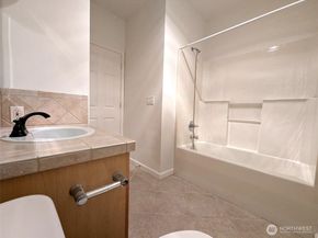 15000 Juanita Drive NE 403, Kenmore WA 98028