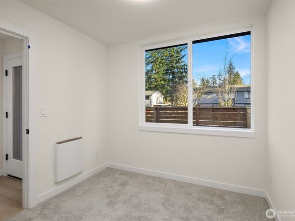 18017 2nd Avenue NE B, Seattle WA 98155