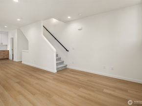 18017 2nd Avenue NE B, Seattle WA 98155