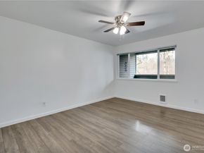 21925 7th Avenue S A103, Des Moines WA 98198