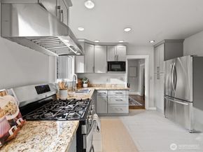 7532 9th Avenue NE, Seattle WA 98115