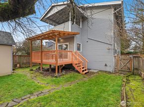 7532 9th Avenue NE, Seattle WA 98115