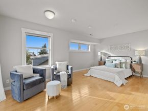 7532 9th Avenue NE, Seattle WA 98115