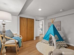 7532 9th Avenue NE, Seattle WA 98115