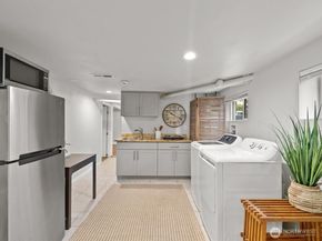 7532 9th Avenue NE, Seattle WA 98115