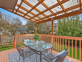 7532 9th Avenue NE, Seattle WA 98115