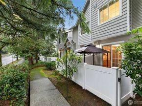 601 12th Avenue NW E4, Issaquah WA 98027